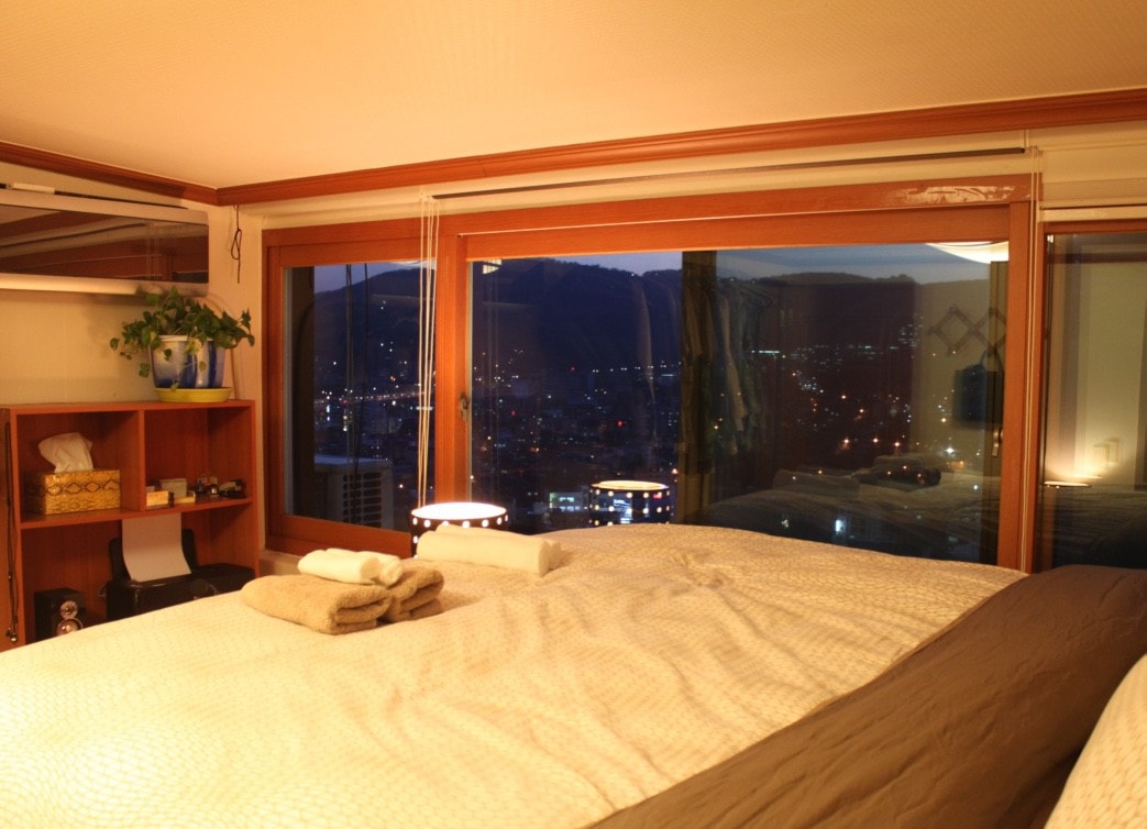 宽敞的3卧室公寓，可欣赏美丽的山景