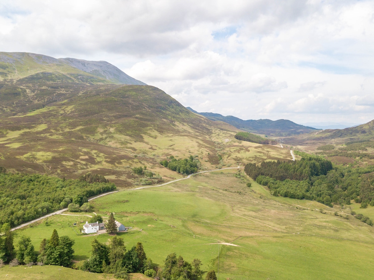 Braes of Foss Farmhouse