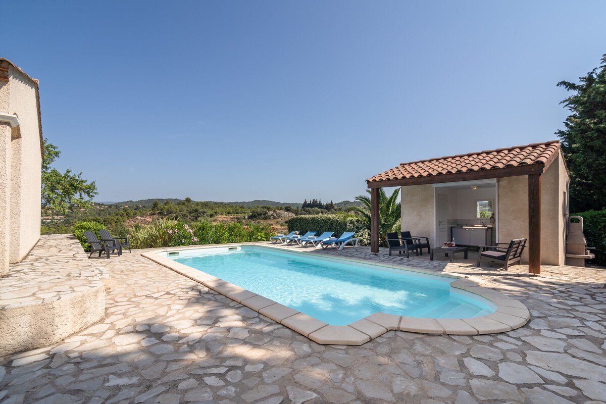 Luxurious villa in Oupia with private pool