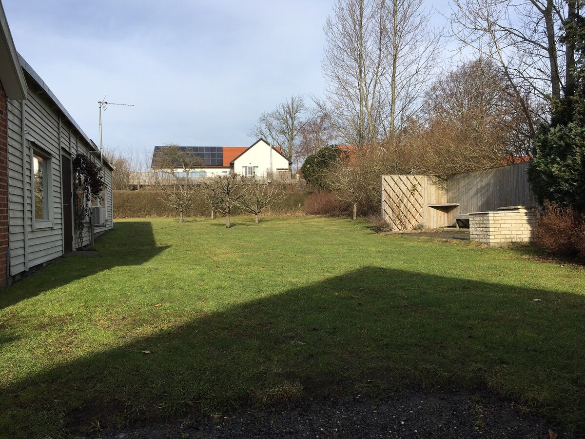 周围环境优美， 94平方米的房子，距离Mossbystrand 3公里