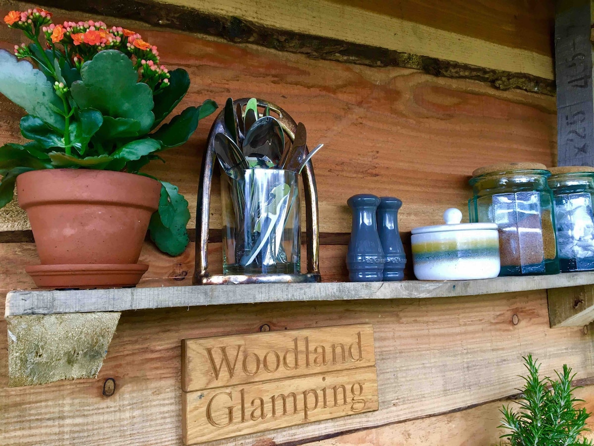 Woodland Glamping
Yew Tree Yurt