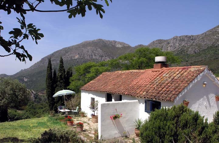 Beautiful mountain cottage-private pool &fast net