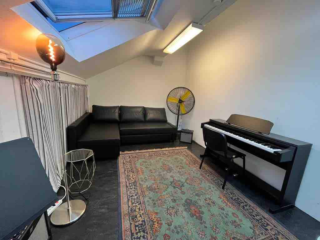 +room incl. instrument in the heart of Zurich