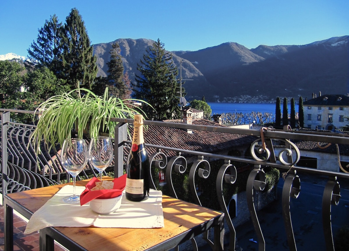 Apartment Balbiano with balcony and lake view