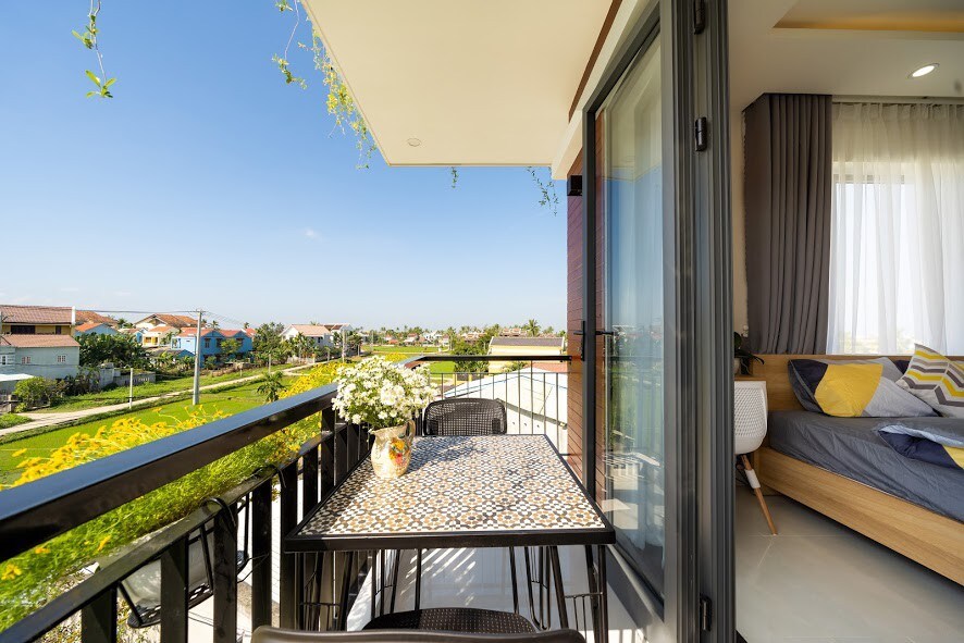 LUCE king room w Balcony viewing rice garden