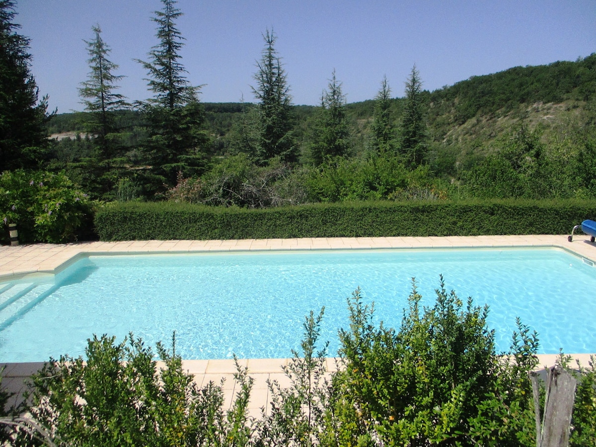 Gîtes Cœur de Lot宁静，游泳池，景观，大自然