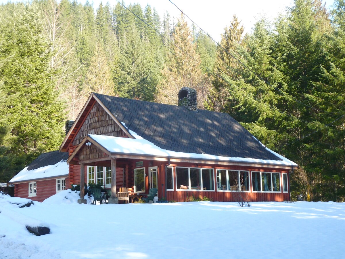 Copper Creek Lodge at Mt Rainier