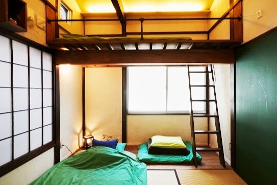 日式公寓，带阁楼床。205号房