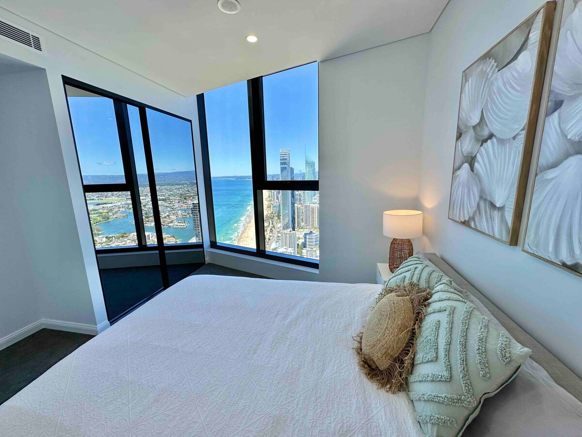 Luxury 2-Bedroom Condo Incredible Views High Floor