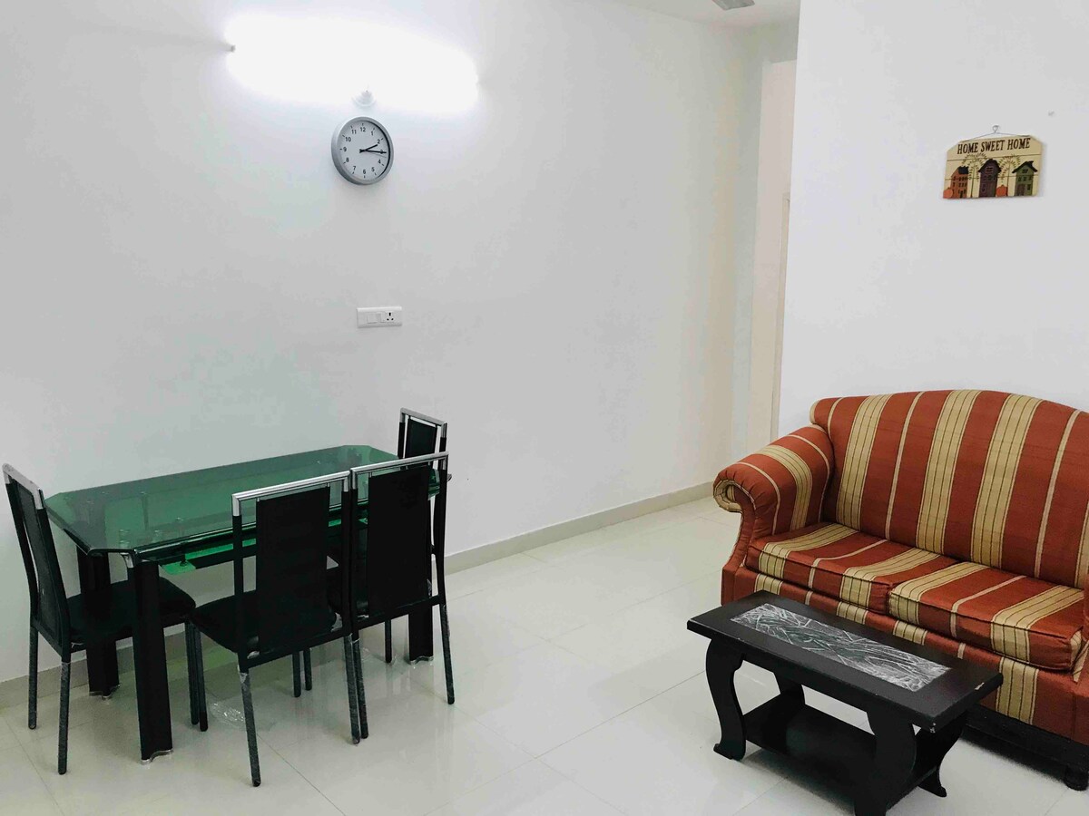 CENTRALLY LOCATED HIP 1 BEDROOM APARTMENT