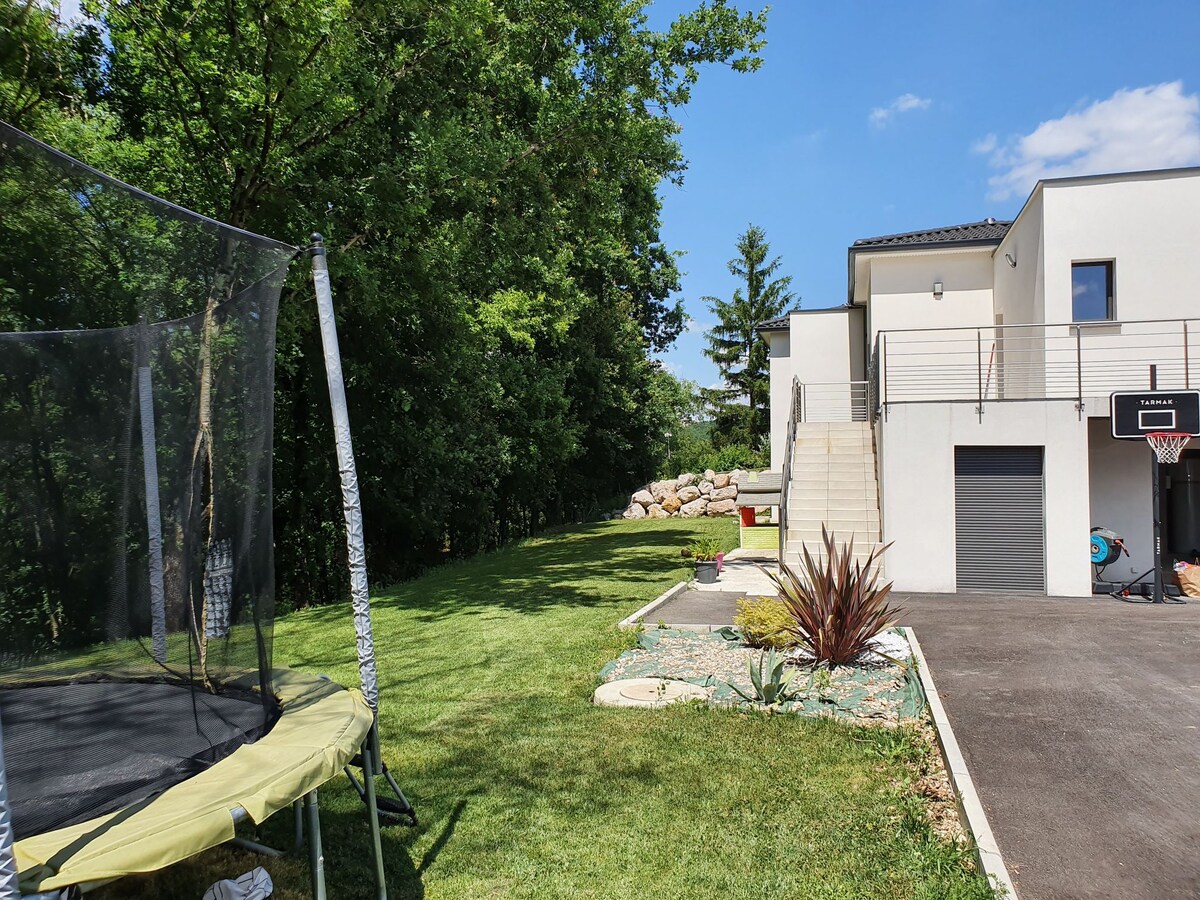 Villa au calme avec vue forêt et 3mn de Montauban