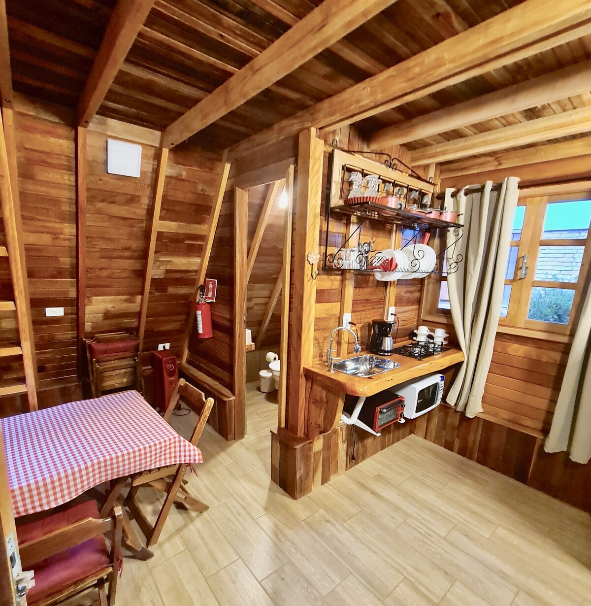 瑞士式度假木屋， 4人入住，全新