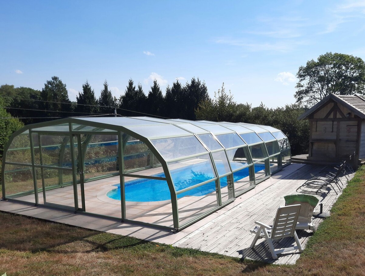 Charmante cabane en forme de tipi avec
piscine