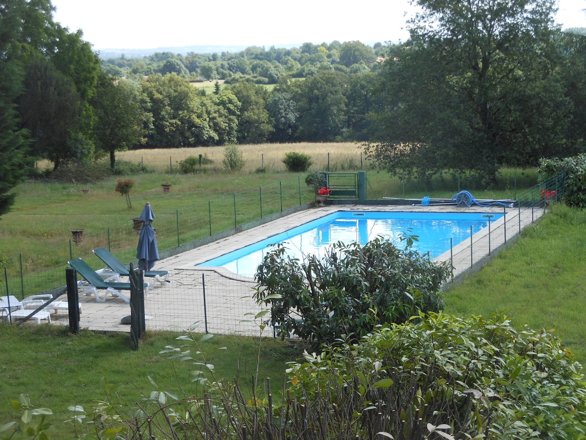 Maison rustique avec sa piscine privée 8 personnes