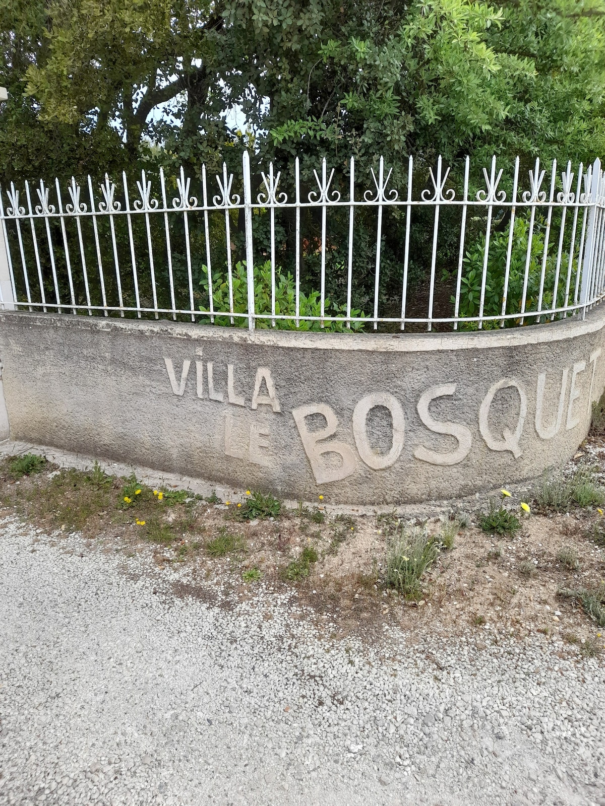 吕贝龙（ Luberon ）的博斯凯特别墅（ Villa le Bosquet