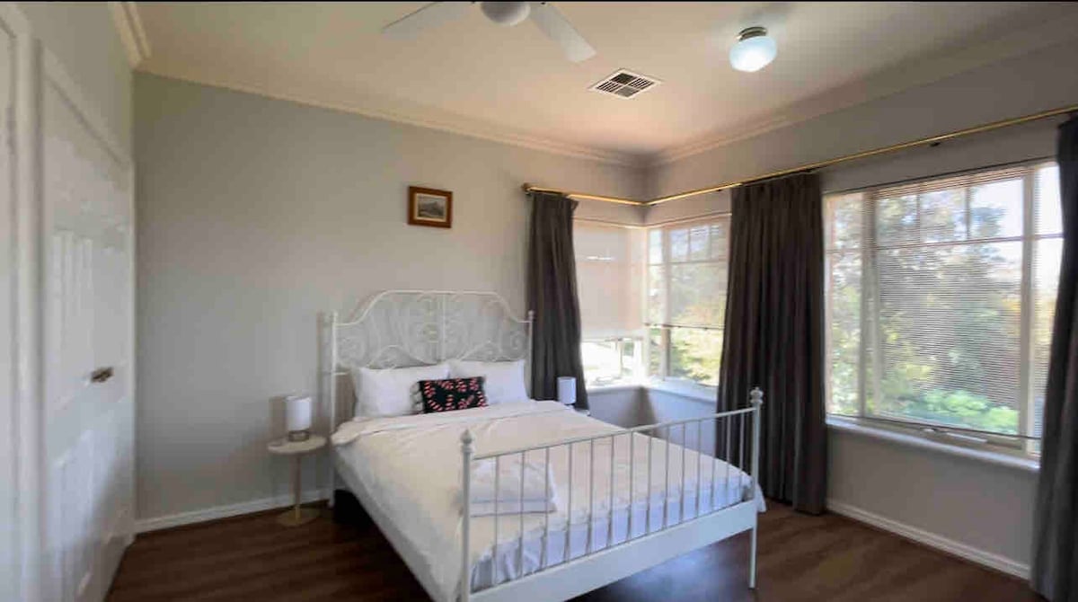 River View | Spacious Room | 16 Min CBD/ Airport