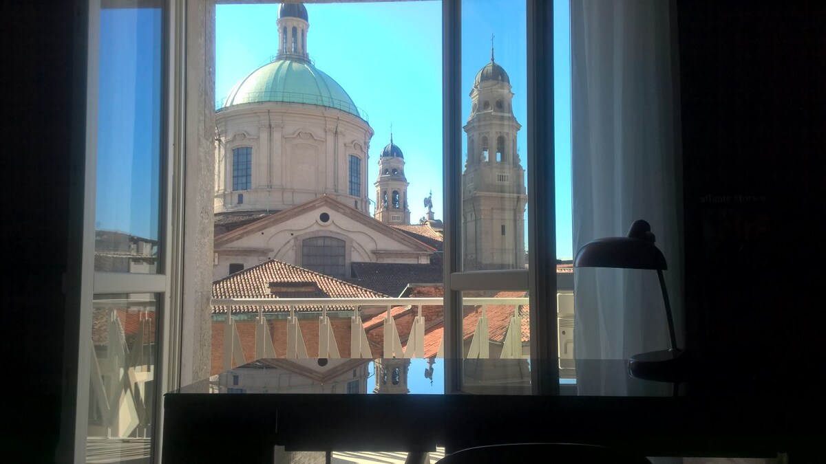米兰大教堂公寓令人惊叹的景观已消毒