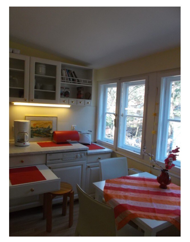 橙色木质明亮卧室，可容纳1至3位房客