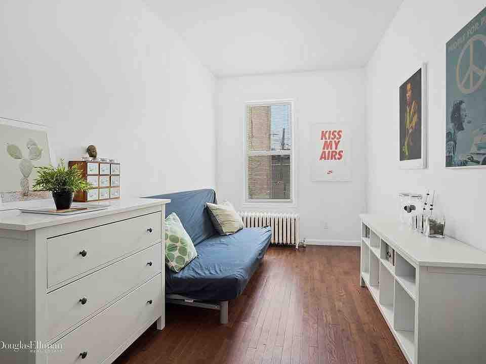 价格实惠的卧室，位于布鲁克林联排别墅。