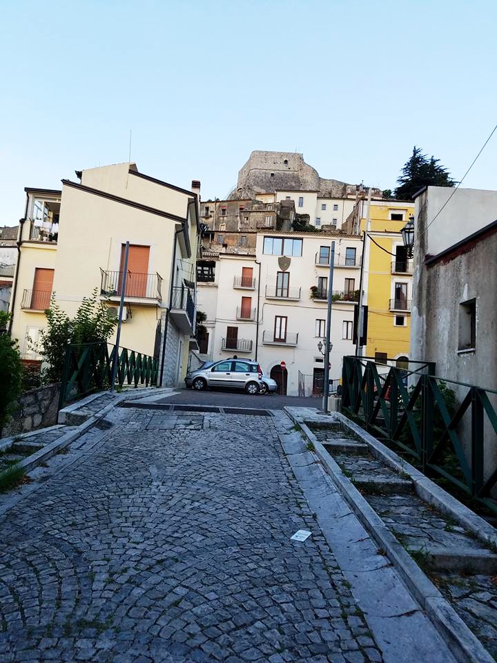 Historic Home, Shops,Cafes,Train To Rome or Amalfi