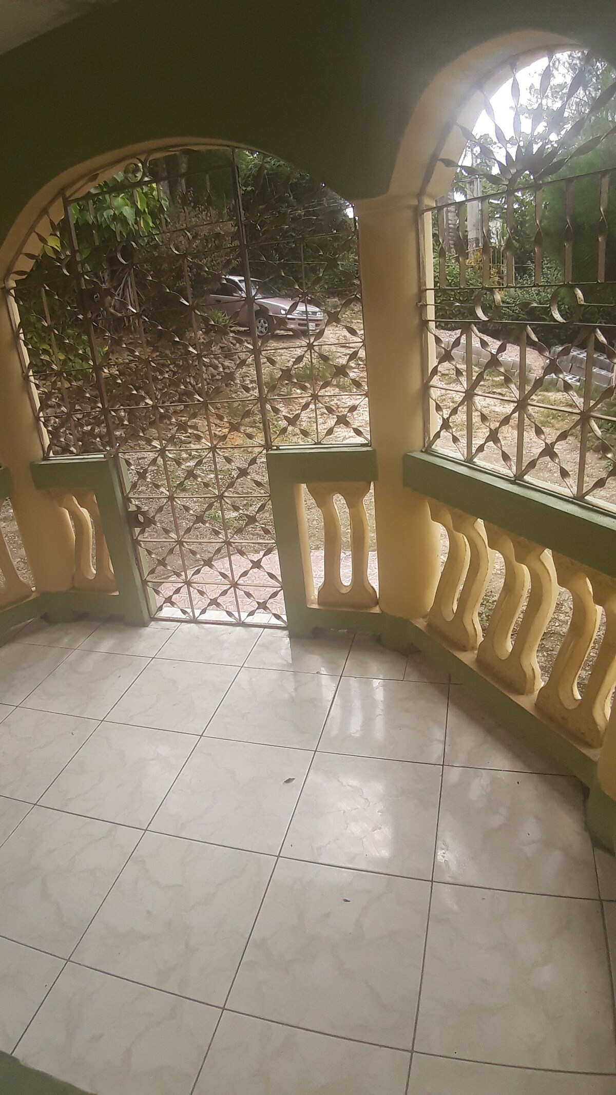 2 Bedroom Guest-Suite with Beautiful Garden/Patio.