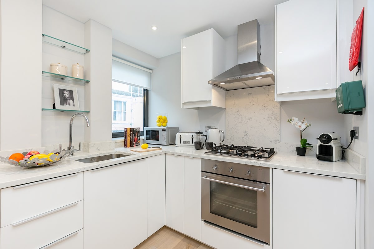 Beautiful modern 3-bedroom flat off Portobello