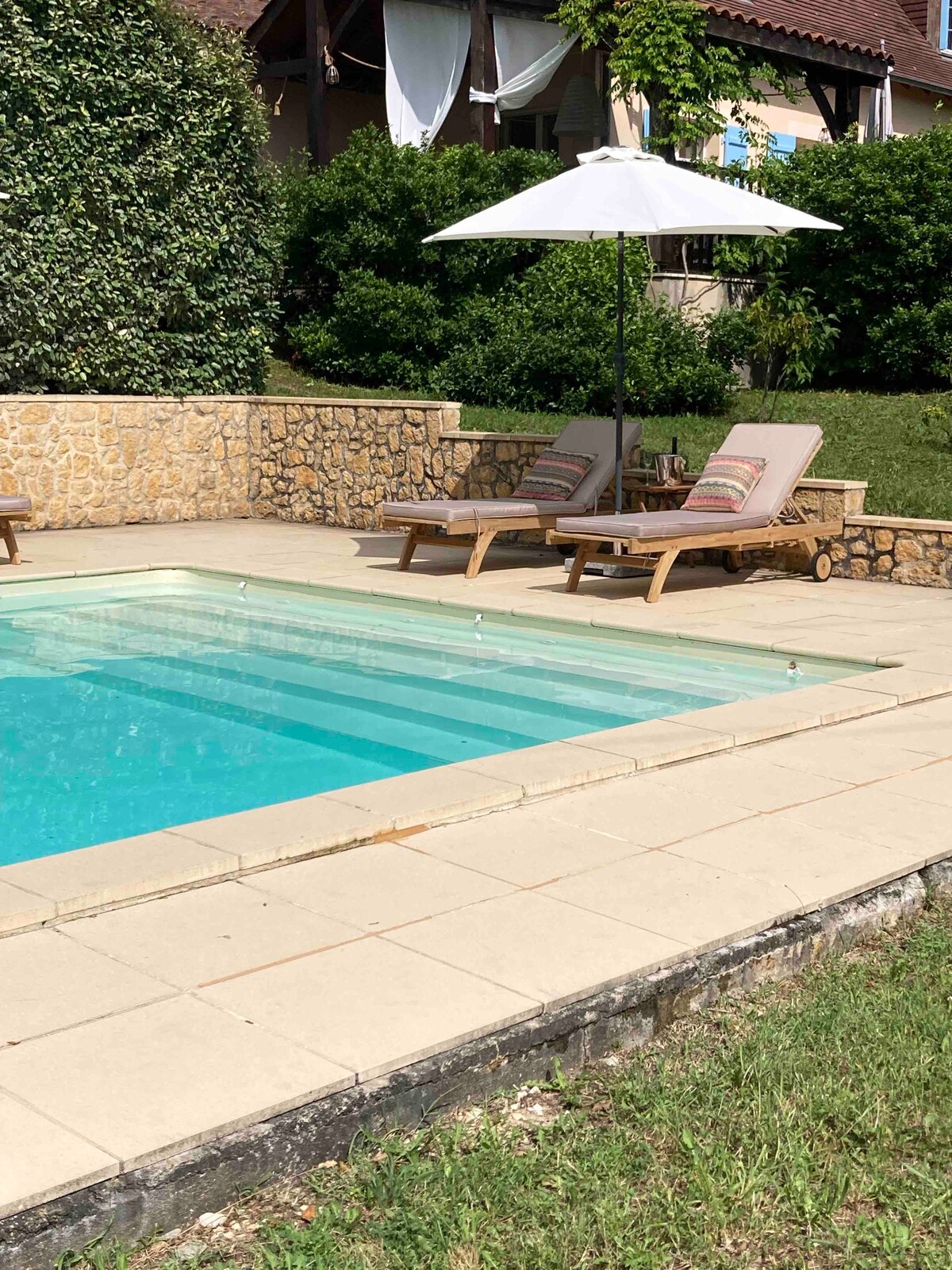 Mooi en luxe familiehuis met verwarmd zwembad.