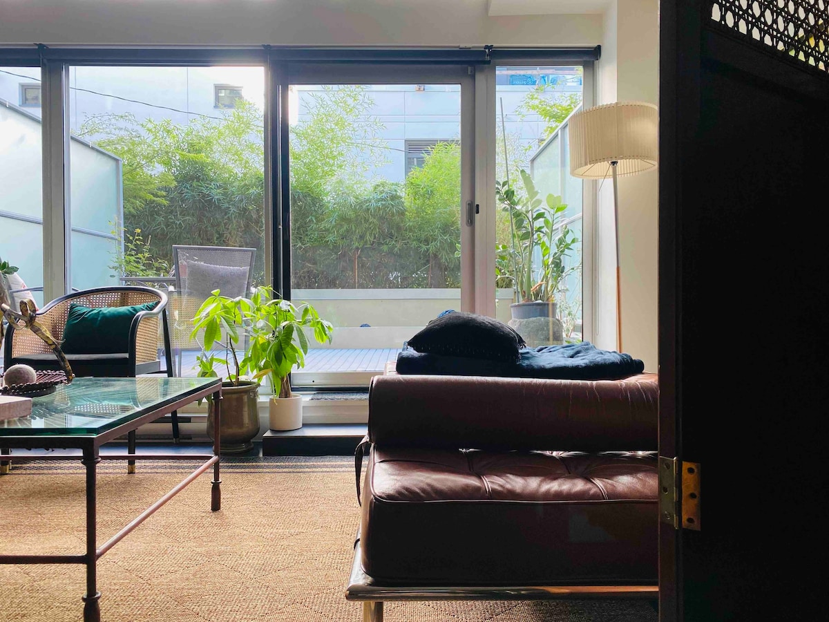 Urban Zen Studio suite in the heart of Vancouver