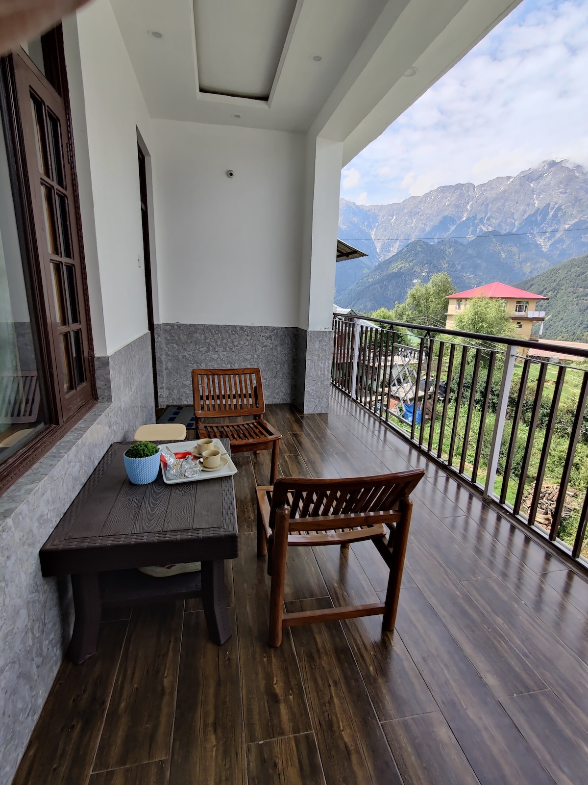 Private space with a Mountain view (Parking/Wifi)
