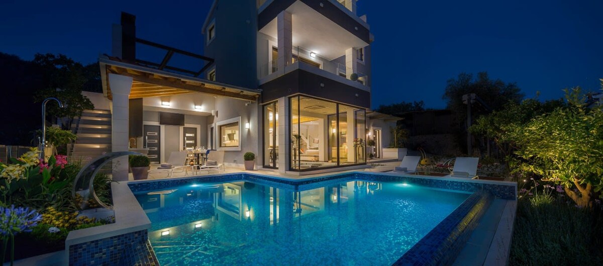 Fabulous Entire Villa With Pool And Gym