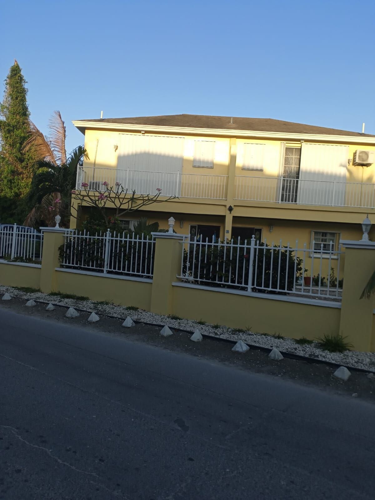 Cheerful two bedroom townhome located near BAHAMAR
