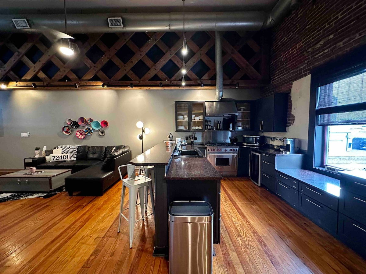Historic Downtown Loft with Private Balcony