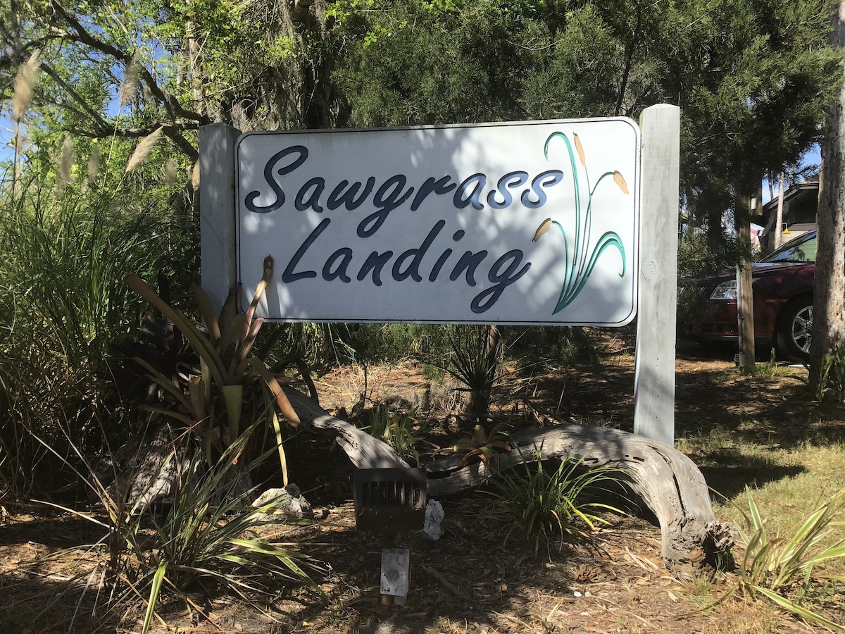 Sawgrass Landing的海滨公寓