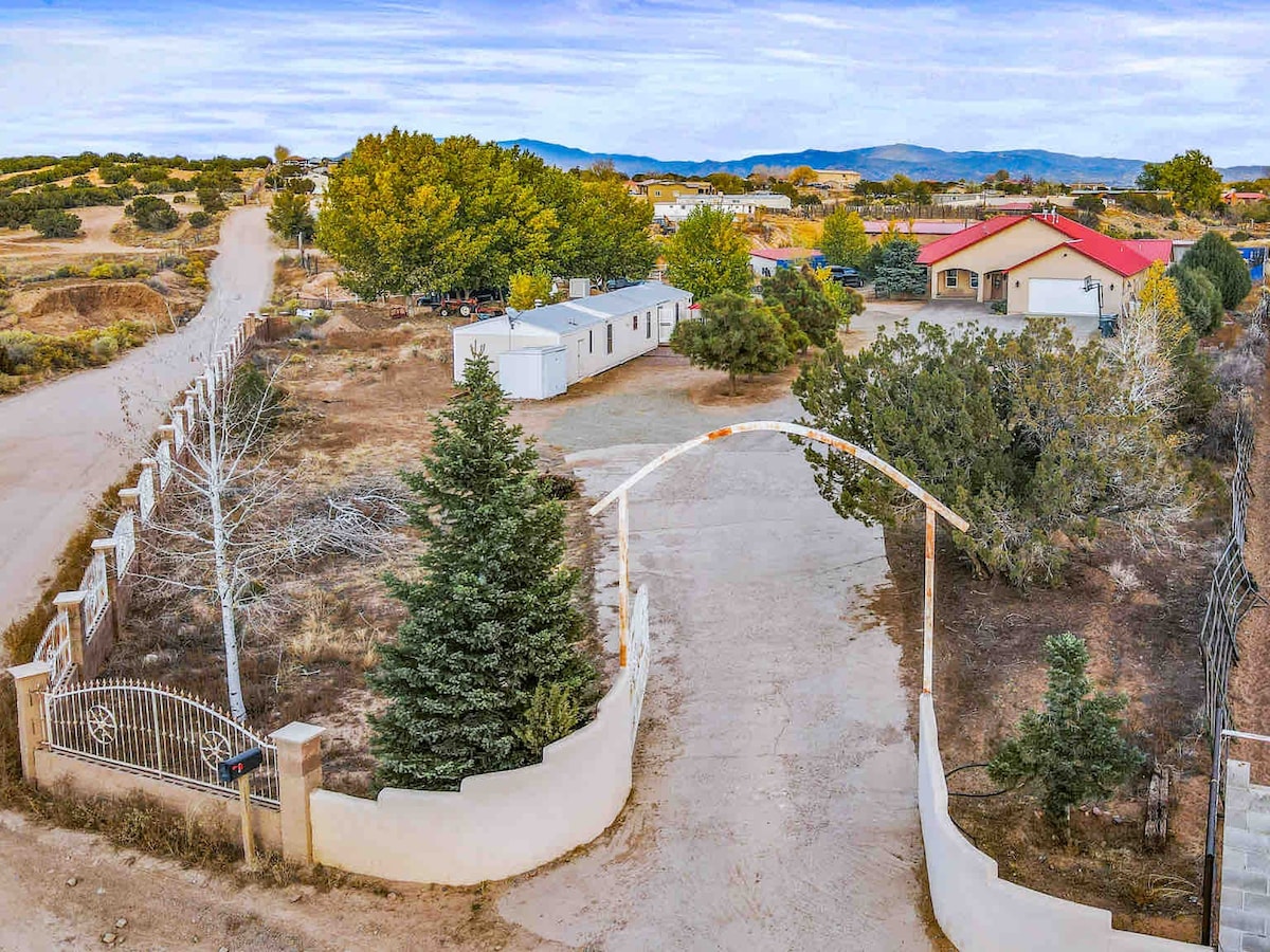 Peaceful Urban Ranch Getaway