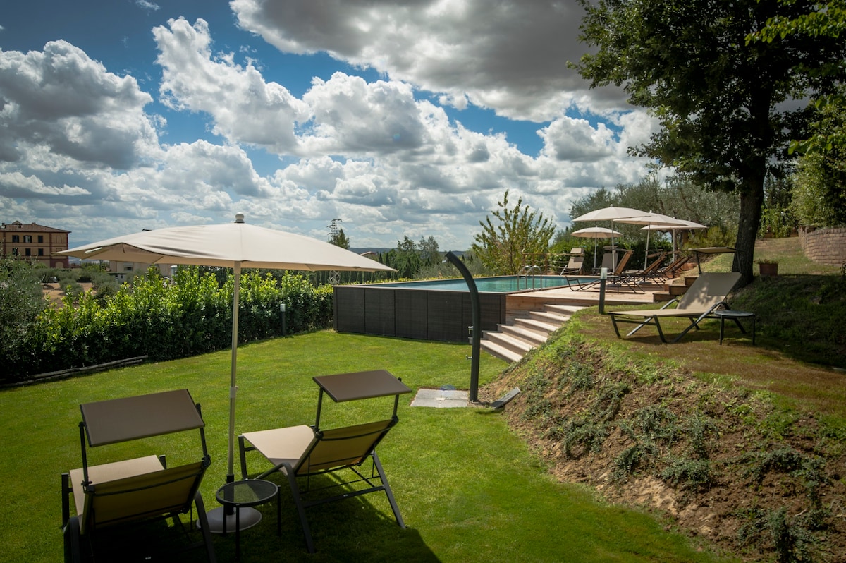 Exclusive Villa Santa Chiara pool relax Siena