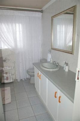 1.8米宽双人小屋客房-位于Potchefstroom的Anne 's Place