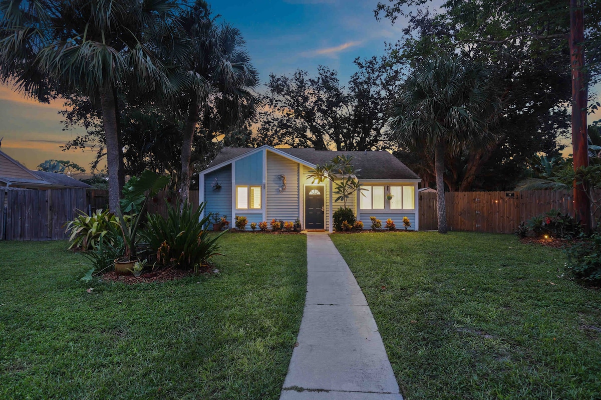 Updated Home: Central Area, Backyard, Full Kitchen