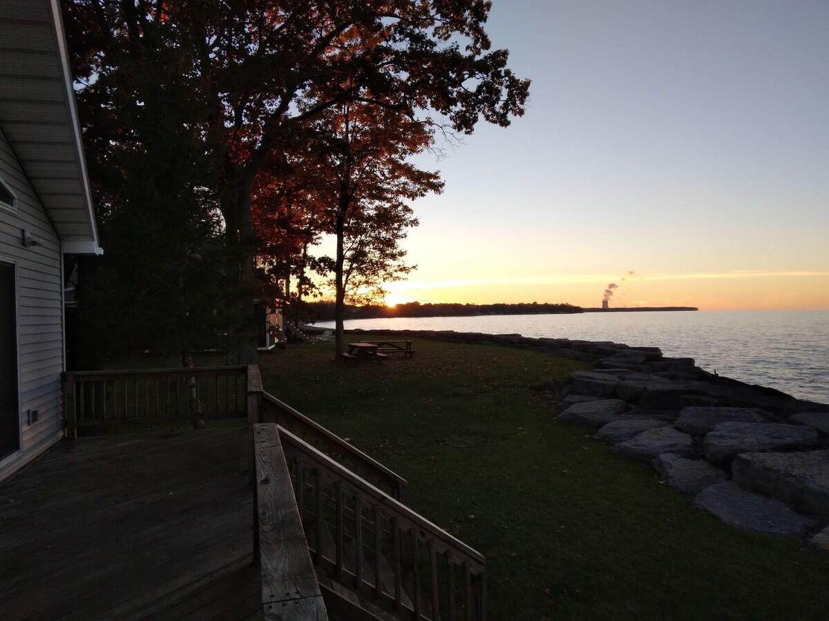 Hidden Treasure on Lake Ontario. Relax and enjoy.