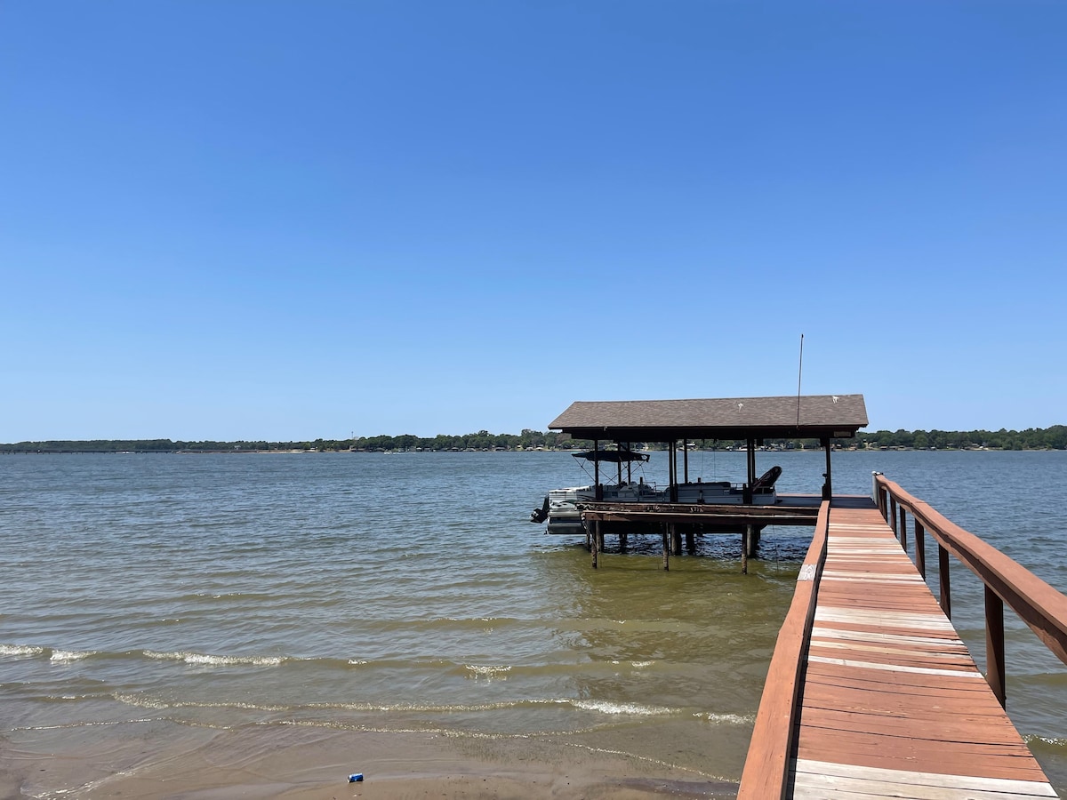 Lakefront with Private Dock, Deep & Sandy Bottom