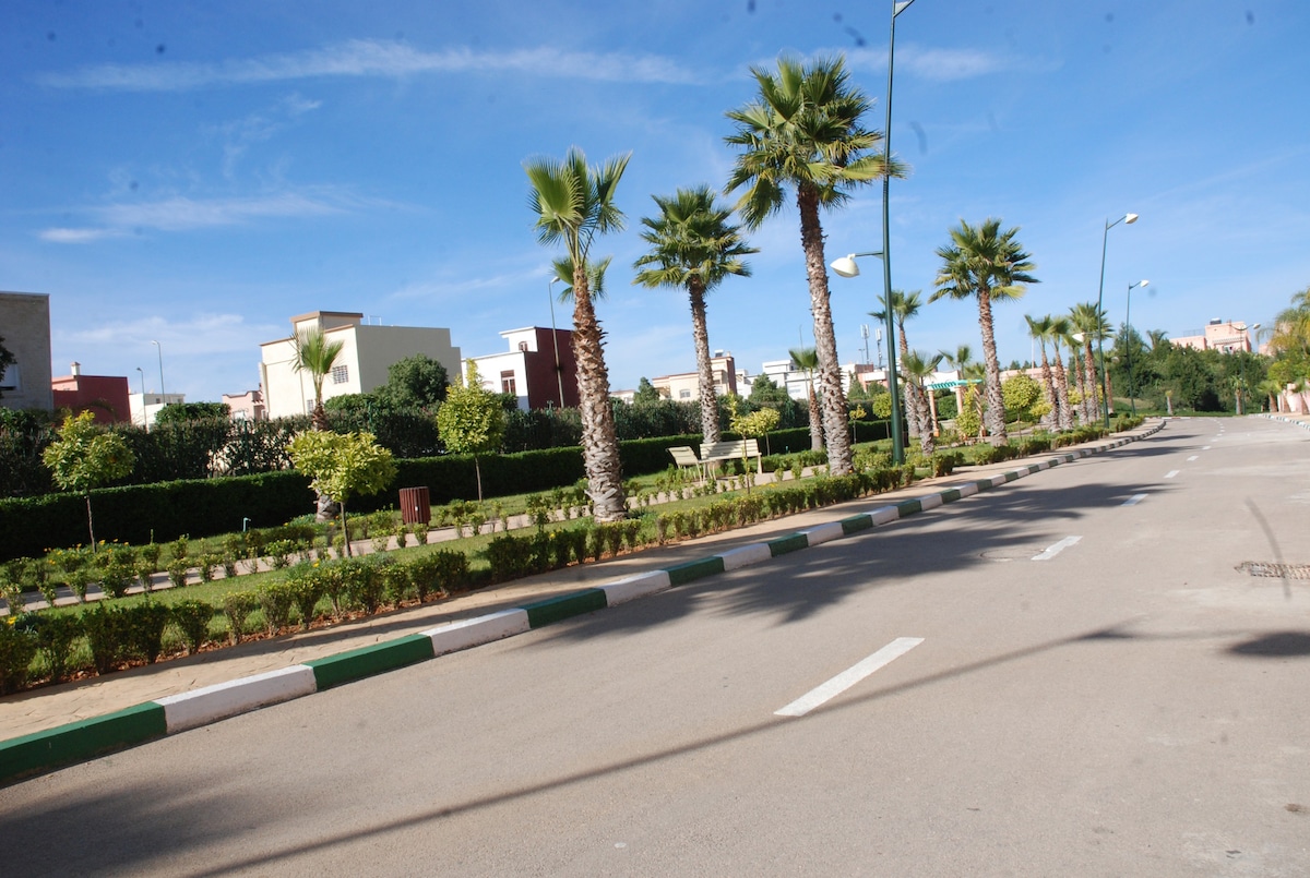 Les Jardins Riyad Toulal Meknes的Bili别墅