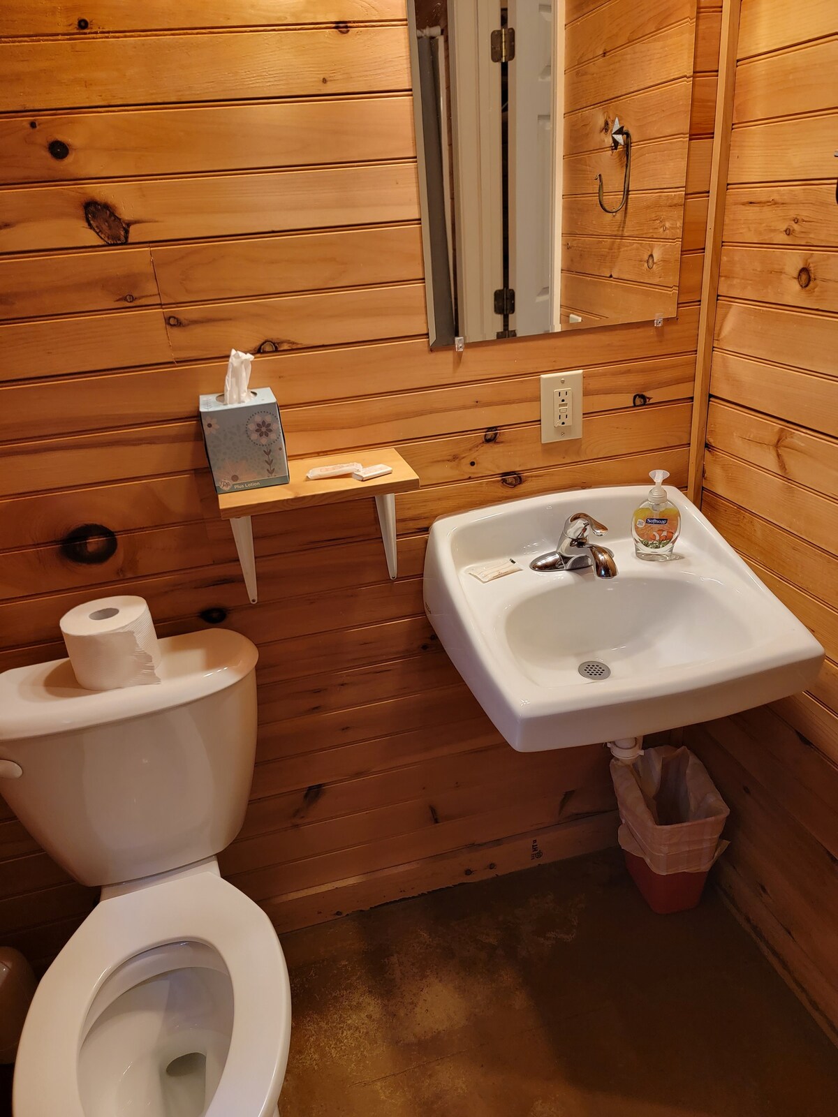 White Oak Cabins (Cabin 3)