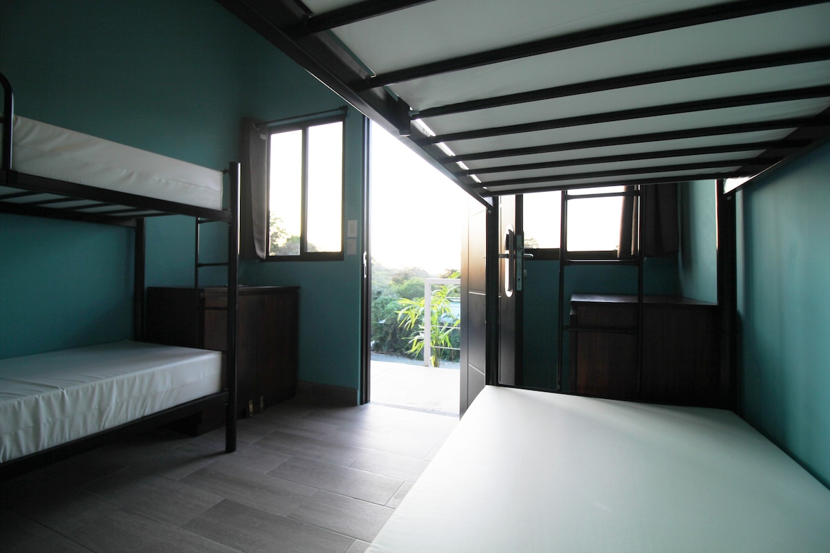 Téva -双层床，带风扇和共用卫生间- 4间/房