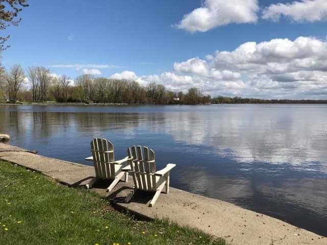 尚普兰湖（ Lac Champlain ）海岸放松身心