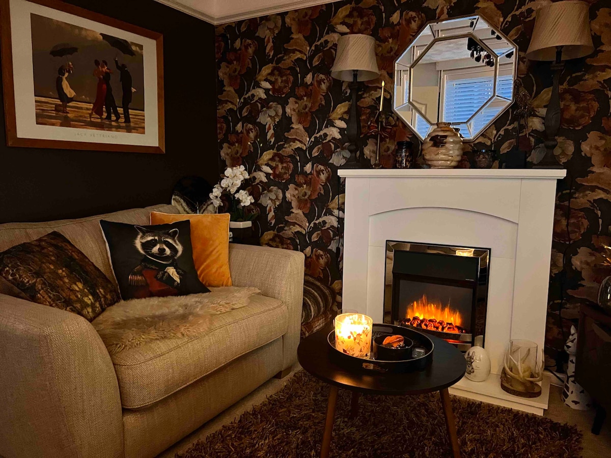 A cosy and stylish home near to the town centre