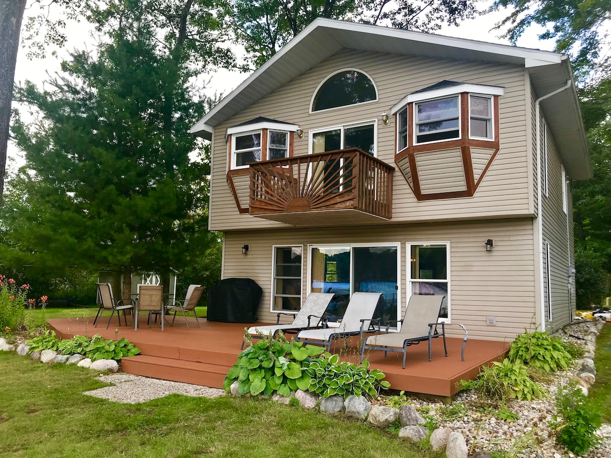 Crazy Loon Lakefront Cottage - Lake George