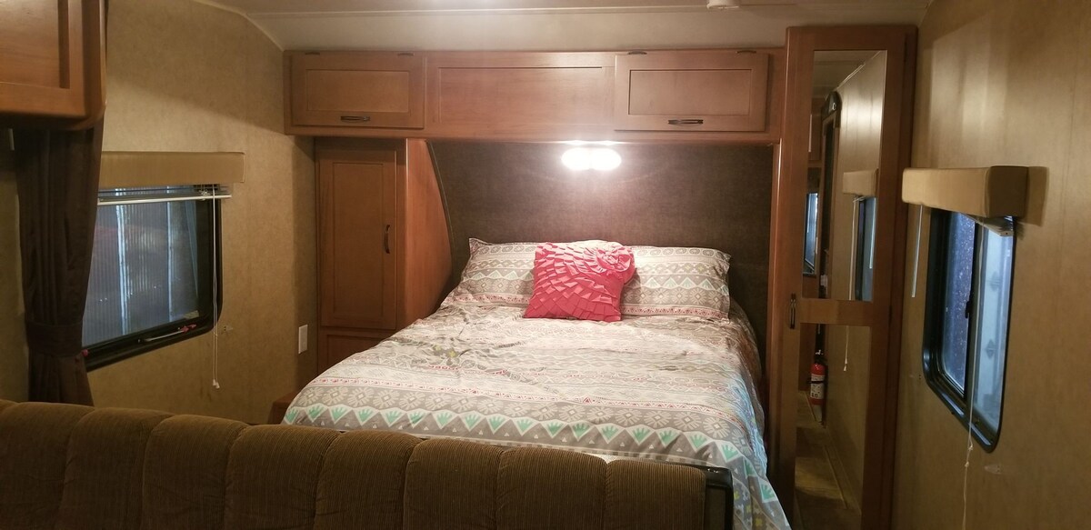 Relaxing camper with delivery near Bellevue