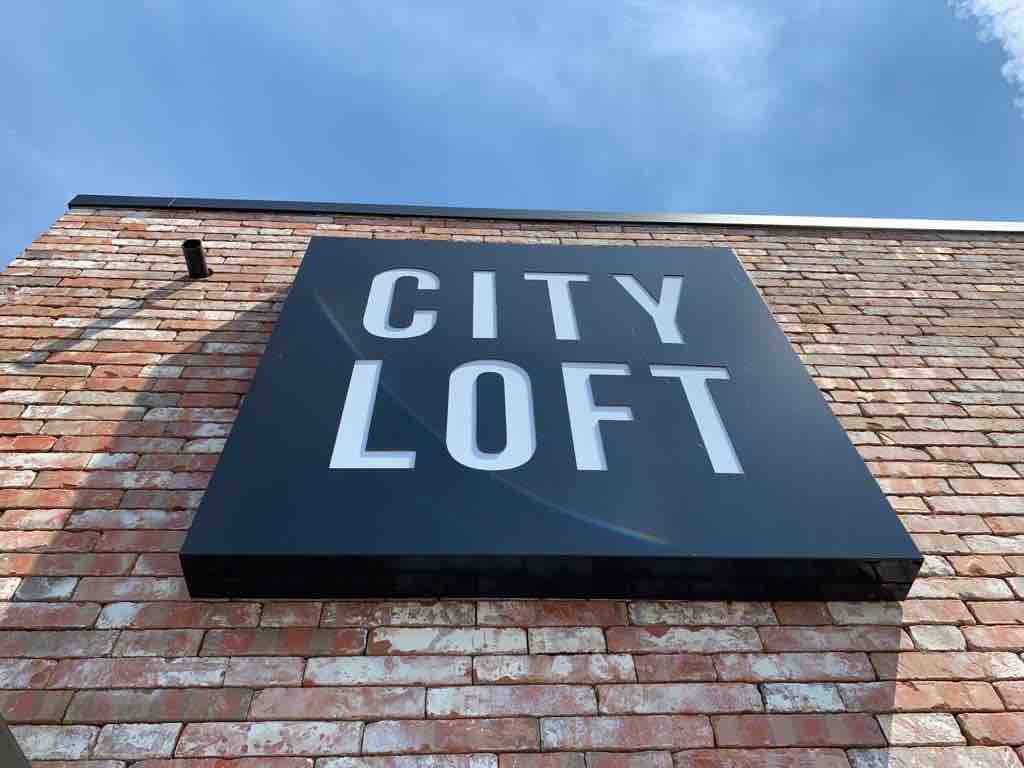 A-location （ City Loft Hasselt ）的现代阁楼公寓