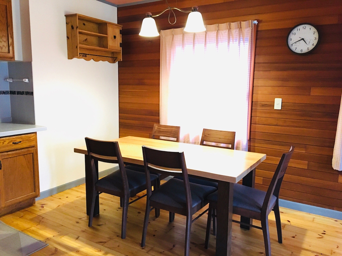 YellowHouse Cottage ：
距离日光景点1.5公里！