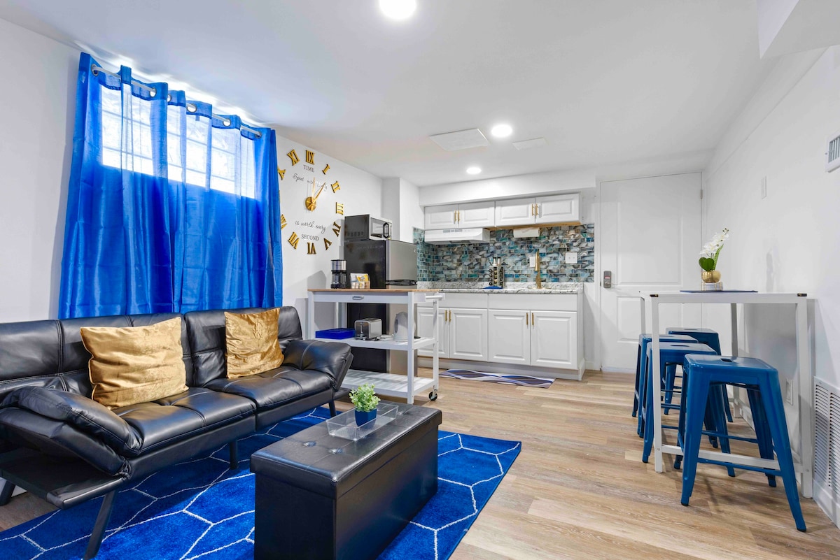 Sapphire Haven: Charm & Cozy Private Basement |2BR