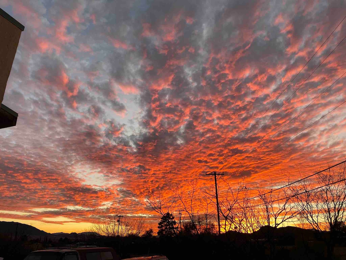 Sunset Abode - Large Area for Parking